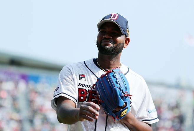 키움 히어로즈가 야시엘 푸이그를 방출하고 라울 알칸타라를 영입했다. 사진은 키움 히어로즈와 계약한 라울 알칸타라가 과거 두산 베어스에서 활약할 당시의 모습. /사진=뉴스1