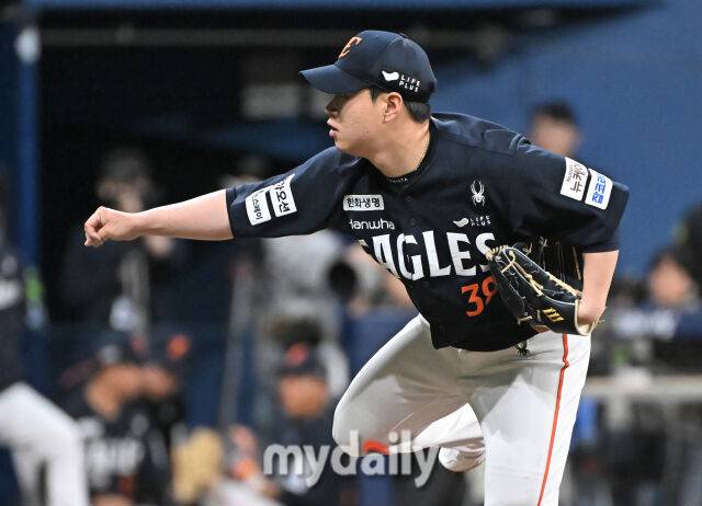 9일 오후 서울 고척동 고척스카이돔에서 진행된 '2025 프로야구 KBO리그' 키움히어로즈와 한화 이글스의 경기. 한화 김종수가 역투하고 있다./마이데일리