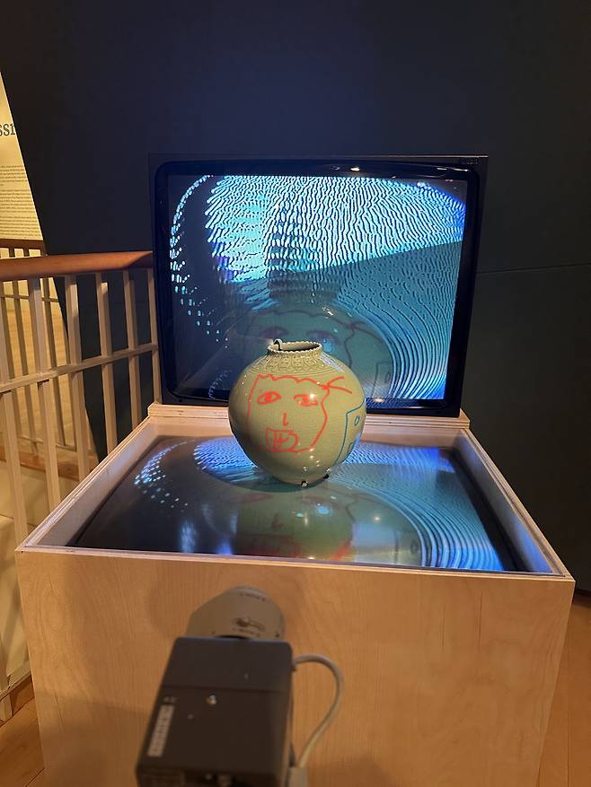 백남준의 ‘Ceramic Vessel’ [국립중앙박물관]