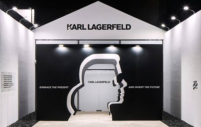 서울 성수동 칼 라거펠트 몰입형 팝업스토어  내부(위쪽)와 외부 모습  [CJ온스타일 제공]