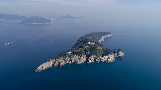 웨딩·휴양섬으로 부각되고 있는 거제 지심도. [경남도 제공]