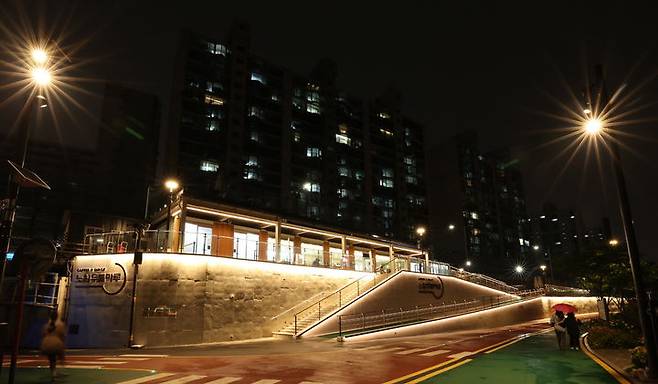 [서울=뉴시스] 두물마루의 밤 전경. 2025.05.19. (사진=노원구 제공) *재판매 및 DB 금지