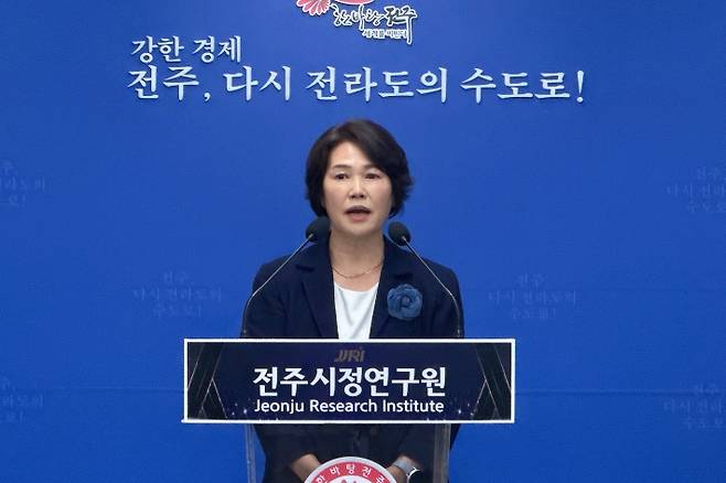 박미자 전주시정연구원장이 19일 대도시권 광역교통 관리에 관한 특별법 개정과 관련해 국가교통조사 참여 필요성에 대해 밝히고 있다. 전주시 제공