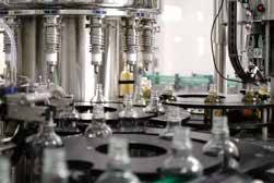 더한주류는 생산 설비에 과감하게 투자해 살균·포장 등 여러 공정을 자동화했다. 생산 효율이 높고 위생적인 면에서도 강점을 보인다.