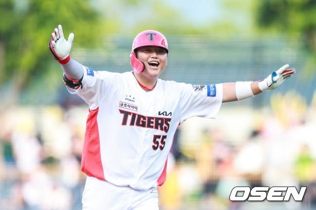 한준수가 생애 첫 끝내기 안타를 터트리고 환호하고 있다./KIA 타이거즈 제공