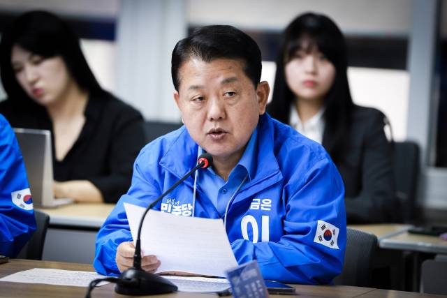 김병주 더불어민주당 공동선대위원장이 19일 오전 서울 여의도 더불어민주당사에서 열린 중앙선거대책위원회의에서 발언을 하고 있다. 사진 제공=김병주 의원실