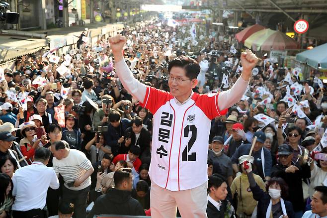 5월12일 국민의힘 김문수 후보가 대구 서문시장에서 지지를 호소하고 있다. ⓒ김문수 후보 캠프 제공