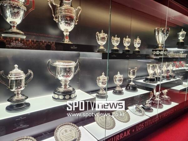 ▲ 아틀래틱 빌바오의 홈 경기장 에스타디오 산 마메스 박물관에 전시된 우승컵.