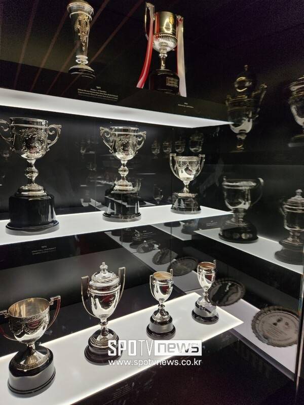 ▲ 아틀래틱 빌바오의 홈 경기장 에스타디오 산 마메스 박물관에 전시된 우승컵.