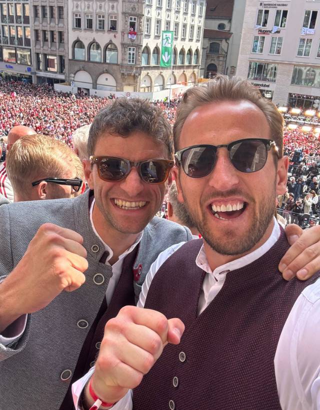 토마스 뮐러(왼쪽)와 해리 케인. /사진=바이에른 뮌헨 공식 SNS 갈무리