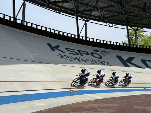 제27회 전국사이클대회에서 단체 종합 우승을 차지한 대구시청 사이클팀의 경기 모습.