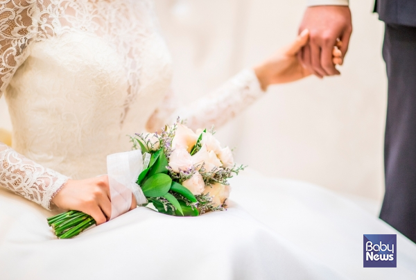 결혼과 출산에 대한 긍정적인 인식이 높아진 것으로 조사됐다. 특히 20대 여성의 결혼 의향이 두드러지게 상승한 것으로 나타났다. ⓒ베이비뉴스