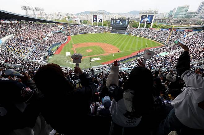 5일 프로야구 경기가 열린 서울 잠실야구장의 모습