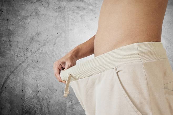 여름철 기온이 상승하며 음경이 일시적으로 커 보이는 증상이 나타날 수 있다. [사진=게티이미지뱅크]