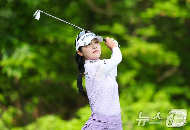 18일 강원 춘천에 위치한 라데나CC에서 열린 '제17회 두산 매치플레이'에서 이예원이 티샷을 하고 있다. (KLPGA 제공) 2025.5.18/뉴스1 ⓒ News1 김명섭 기자