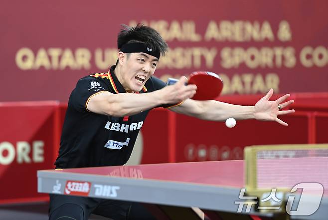 중국계 독일인 당추가 19일 카타르 도하 카타르대학교 스포츠 컴플렉스에서 열린 2025 국제탁구연맹(ITTF) 세계선수권대회 남자단식 64강 경기를 하고 있다. (사진공동취재단) 2025.5.19/뉴스1