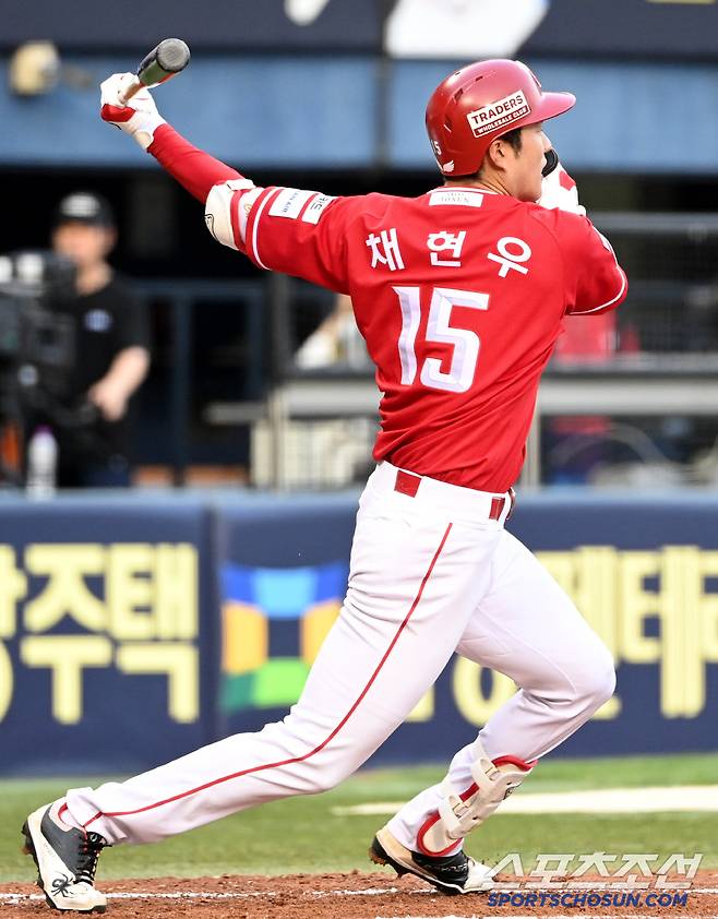 20일 잠실야구장에서 열린 SSG와 두산의 경기, 2회초 2사 만루 SSG 채현우가 선취 2타점 적시타를 치고 있다. 잠실=허상욱 기자wook@sportschosun.com/2025.05.20/