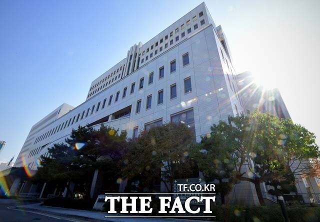 서울남부지법 민사13부(부장판사 정원)는 16일 신한은행이 라임자산운용과 이종필 전 부회장을 상대로 낸 손해배상 소송 1심에 대해 원고 일부 승소로 판결했다./ 이덕인 기자