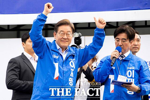 이재명 더불어민주당 대선 후보가 20일 경기 북서부 지역을 방문해 "특별한 희생을 치르는 곳은 특별한 보상을 해서 균형을 맞춰야 한다"며 민심 공략에 나섰다. /배정한 기자