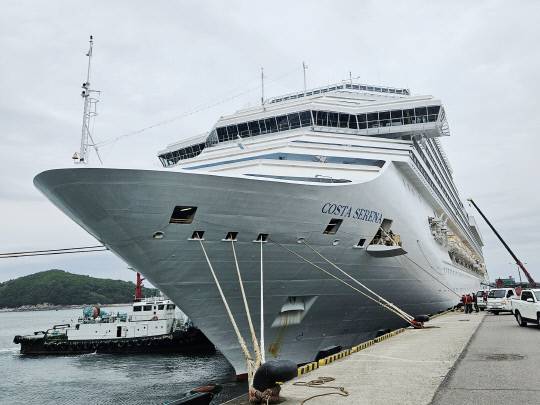 19일 서산 대산항에 입항한 코스타세레나호