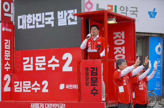 이준배 국민의힘 세종선대위 총괄선대위원장의 유세 모습. 국민의힘 세종시당 제공