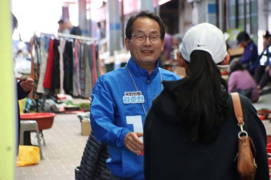 강준현 더불어민주당 세종선대위 상임총괄선대위원장은 "무너진 경제를 바로 세우고, 국민의 삶을 다시 일으켜 세울 후보는 이재명 후보 뿐"이라고 말했다. 더불어민주당 세종시당 제공