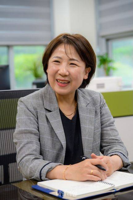 한선경 소득식량작물연구소 소장은 연구소 명칭 변경 이후 초대 소장으로서 자부심이 크다. 최근 호풍미 홍보를 위한 동영상에도 참여할 정도로 의지가 강하다. 한 소장은 농촌진흥청 산하 모든 연구소의 역할이 농업의 지속 가능한 성장의 출발점이라는 점을 거듭 강조했다. ⓒ데일리안 배군득 기자