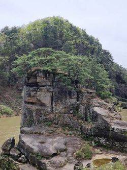 한탄강변에 우뚝 솟은 고석정