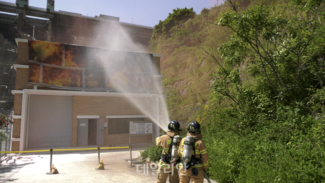 한국수자원공사(K-water, 사장 윤석대)가 20일 섬진강댐에서 ‘2025년 재난대응 안전한국훈련’을 하고 있다. ⓒ한국수자원공사