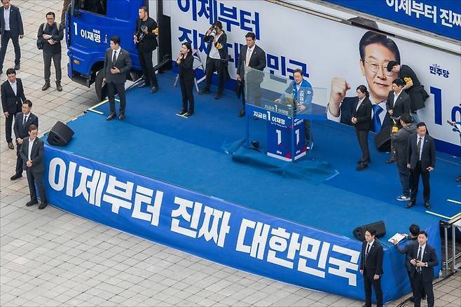 이재명 더불어민주당 대선 후보가 20일 오후 경기 고양시 일산동구 일산문화공원에서 열린 선거유세에서 지지를 호소하고 있다. ⓒ데일리안 홍금표 기자