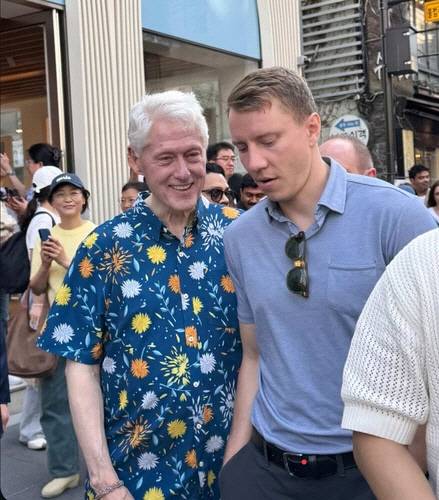 20일 서울 중심가에서 목격된 빌 클린턴 전 미국 대통령. [독자 제공=연합뉴스]