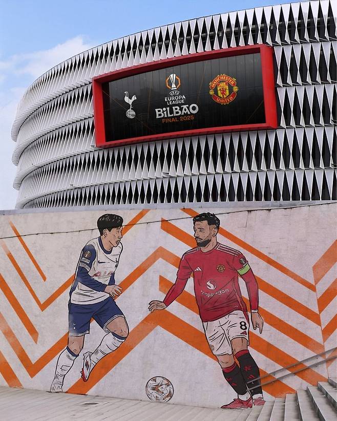 GrExeOzWwAAy-xr.jpeg 유로파리그] 결승전 열리는 빌바오 경기장의 벽화(손흥민x브페))