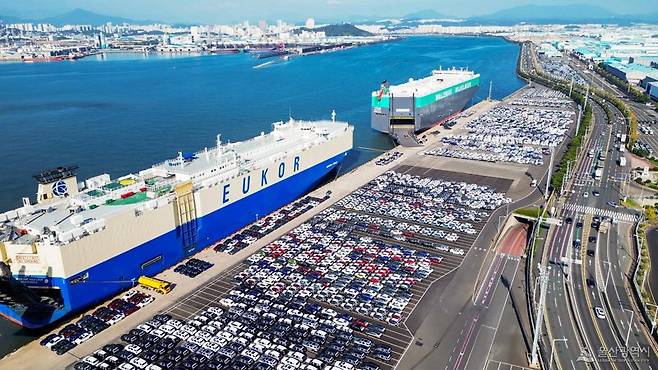 현대자동차 울산공장 수출 차량 선적 부두. 현대자동차 제공