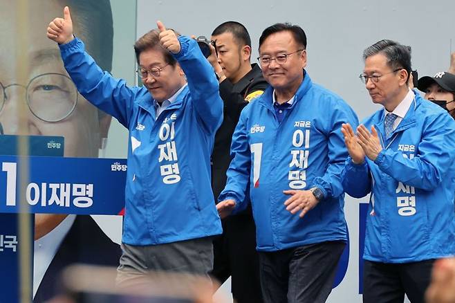 더불어민주당 이재명 대선 후보가 20일 경기 의정부 로데오거리에서 열린 유세에서 시민들에게 지지를 호소하고 있다. 사진=서동일 기자 /사진=파이낸셜뉴스 사진DB