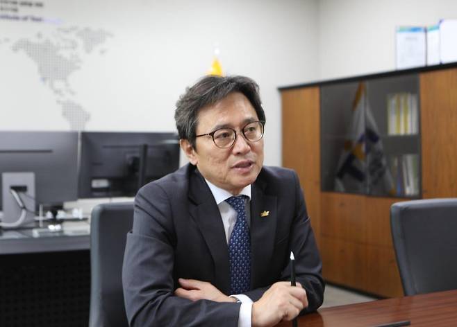 20일 대전 국가독성과학연구소에서 허정두 소장이 연구소의 역할과 미래 비전에 대해 설명하고 있다. 국가독성과학연구소 제공