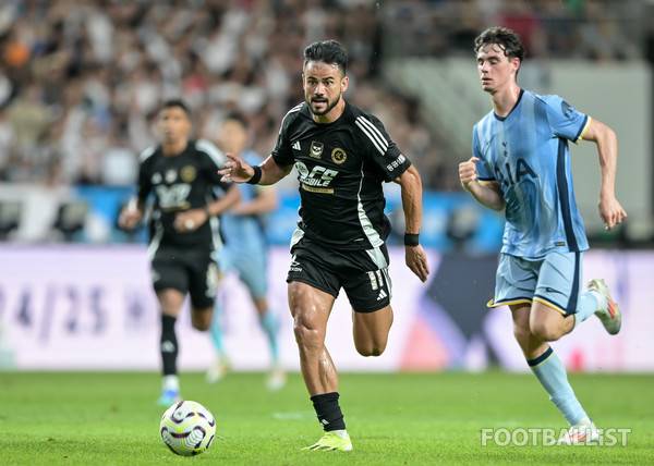 지난 2024년 팀 K리그에서 활약하는 세징야(왼쪽). 서형권 기자