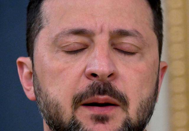 볼로디미르 젤렌스키 우크라이나 대통령이 19일 도널드 트럼프 미국 대통령과 블라디미르 푸틴 러시아 대통령 간 통화 직후 기자회견에서 발언하고 있다. 키이우=AFP 연합뉴스