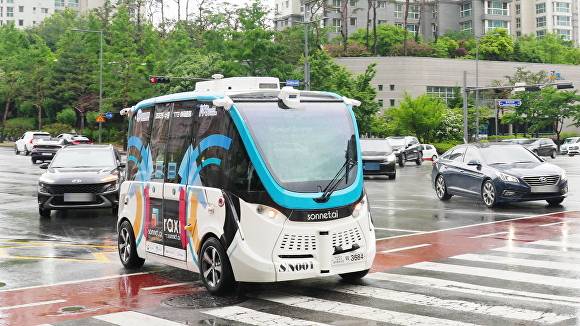 자율주행 자동차가 도심을 운행하고 있다. [사진=수원시]