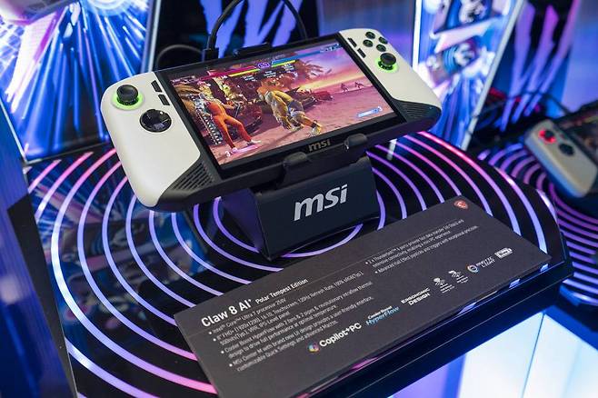 백색 계열의 클로 8 AI+ 폴라 템페스트 에디션 / 출처=IT동아