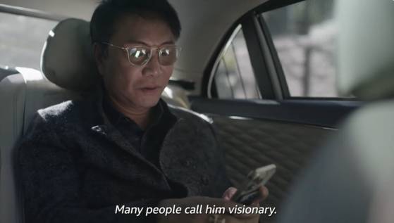 이수만은 SM 재직시절 모든 노래의 편곡 방향성을 꼼꼼하게 피드백하곤 했다. 사진 아마존 프라임 비디오