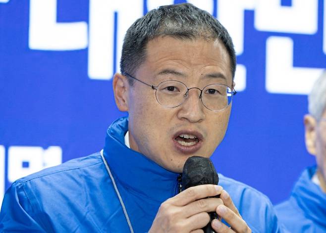 더불어민주당에 입당한 김상욱 의원이 19일 오전 서울 여의도 국회 더불어민주당사에서 열린 입당 환영식에서 인사말을 하고 있다./사진=뉴스1