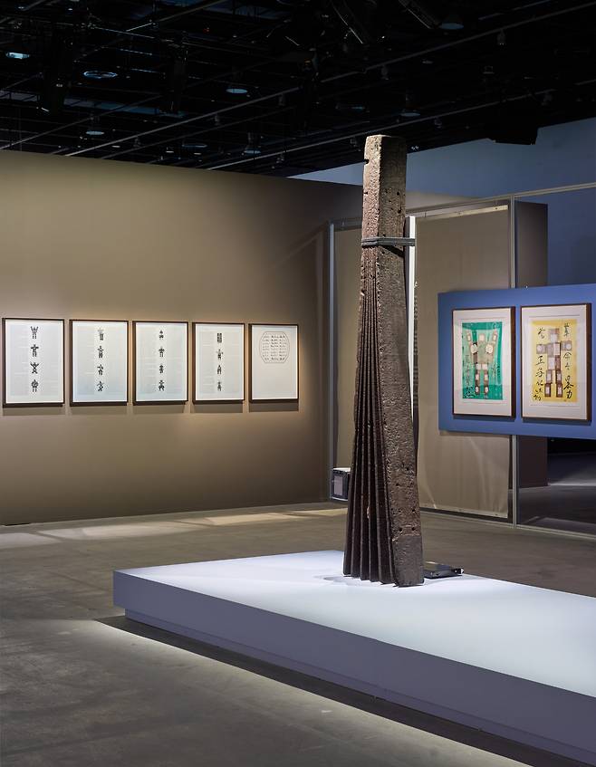 Installation view of "Layered Medium: We Are in Open Circuits" at Manarat Al Saadiyat in Abu Dhabi of the United Arab Emirates (Abu Dhabi Music and Arts Foundation)