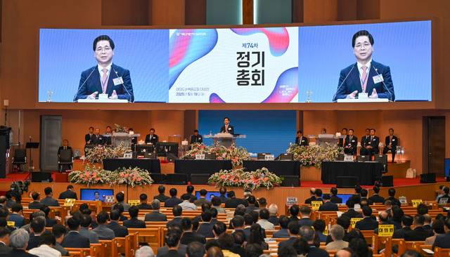 이영훈 기독교대한하나님의성회 대표총회장이 19일 서울 여의도순복음교회에서 개회된 제74차 정기총회를 진행하고 있다. 신석현 포토그래퍼
