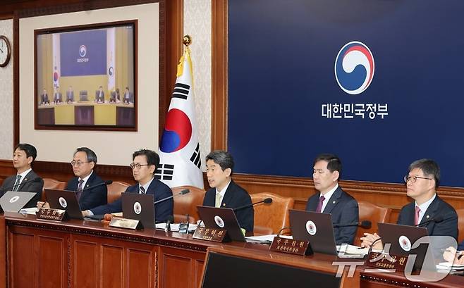 이주호 대통령 권한대행 부총리 겸 교육부 장관이 20일 서울 종로구 정부서울청사에서 열린 제22회 국무회의에서 발언하고 있다. [사진 = 교육부, 뉴스1]