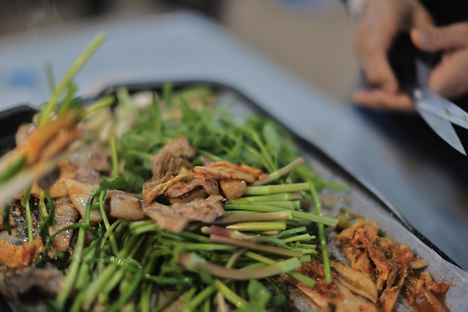 삼겹살과 미나리. [사진 출처 = 연합뉴스]