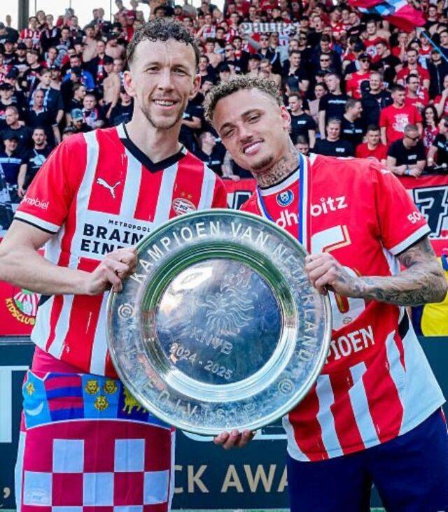 이반 페리시치(왼쪽)/PSV SNS