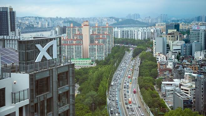 메이플단지 2단지 톱층서 바라본 경부고속대로 전경. [GS건설 제공]
