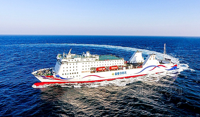 포항~울릉간 운항하는 울릉크루즈 뉴씨다오펄호[울릉크루즈 제공]