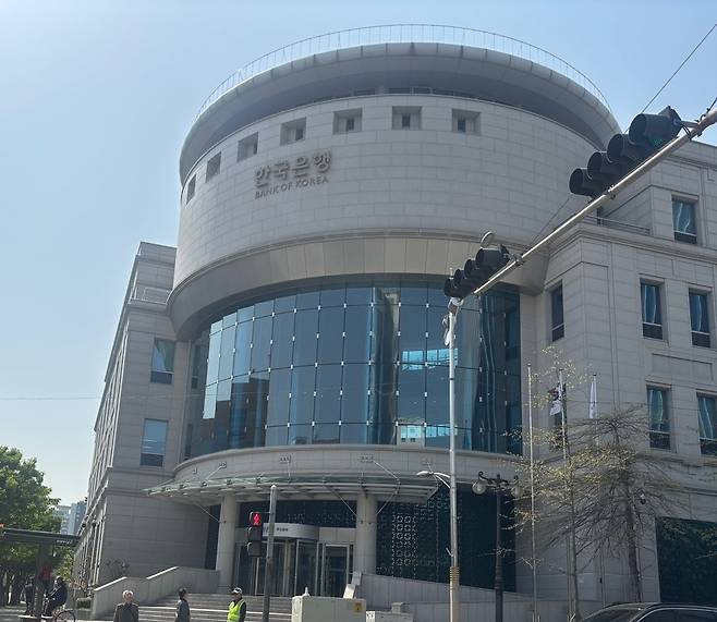 한국은행 부산본부 화폐전시관이 13년만에 실시된 첫 리모델링을 마치고 다음달 13일 재개관한다. 사진은  한국은행 부산본부 전경. [홍윤 기자]