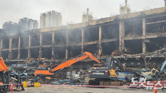 20일 오전 10시쯤 금호타이어 광주공장 건물 일부가 해체되고 있다. 한아름 기자